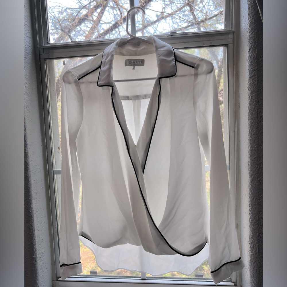 Brand: WAYF 
Sized: XS
Color:Black & white
Style: Blouse